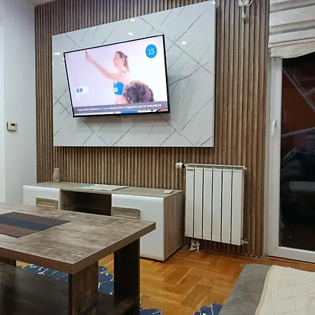 Neom Apartman, Stup, Lägenhet