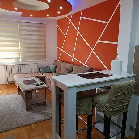 Neom Apartman, Near Airport, Lejlighed